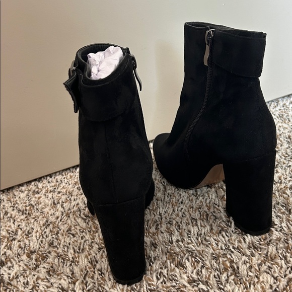 Elegant Black Suede Ankle Boots - Picture 11 of 11